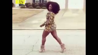 BEAUTIFUL AFRO BLACK GIRL WALKING IN THE STREET [upl. by Rebmak]